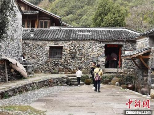 中国侨网浙江台州乌岩头村.童笑雨摄