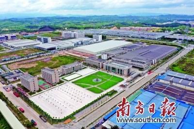 中国侨网江门加快打造粤港澳大湾区一流产业平台。图为江门滨江新城。 杨兴乐 摄