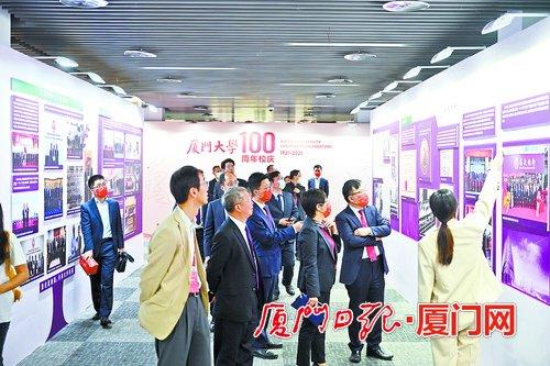中国侨网 ▲“重走嘉庚路·致敬新时代”主题展览在厦门大学开展。