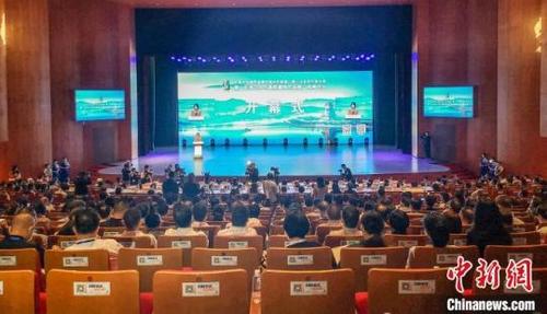 中国侨网长寿之乡绿色发展区域合作联盟二届一次会员代表大会暨“长寿之乡与高质量绿色发展”高峰论坛开幕式 范宇斌 摄