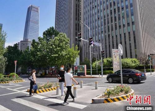 中国侨网北京CBD二期(西南区)交通优化工程完工。 北京市朝阳区交通委供图