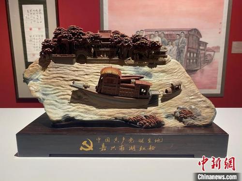 中国侨网图为张爱光《红船》作品 李典/摄