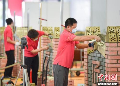 中国侨网砌砖工项目比赛。 广东省人社厅 供图
