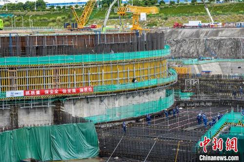 中国侨网海南昌江核电二期3号机组施工现场。 骆云飞 摄