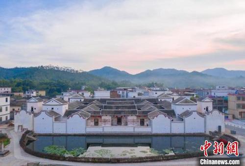 中国侨网修缮后的仙坑村八角楼 广东省文旅厅 供图