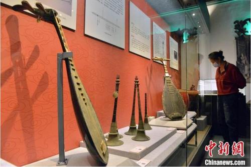 中国侨网图为5月18日,福建古代音乐文物展上展示的曲艺、戏剧乐器。 张斌 摄