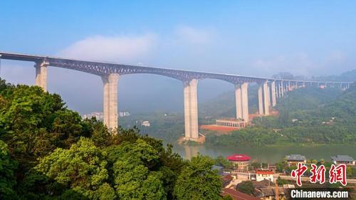 中国侨网图为莆炎高速公路沙溪大桥。　福建省交通运输厅 供图