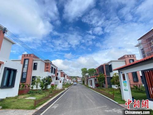 中国侨网图为牙叉镇新高峰村。 符宇群 摄