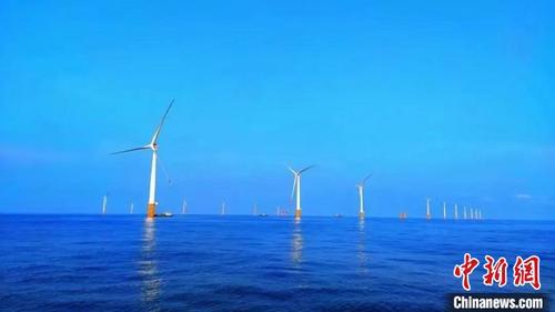 中国侨网图为广东阳江南鹏岛40万千瓦海上风电项目　中广核阳江海上风力发电有限公司　摄