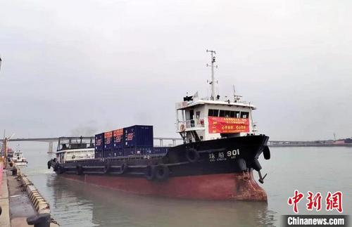 中国侨网停靠在广州番禺莲花山港的船舶（资料图）　程景伟　摄