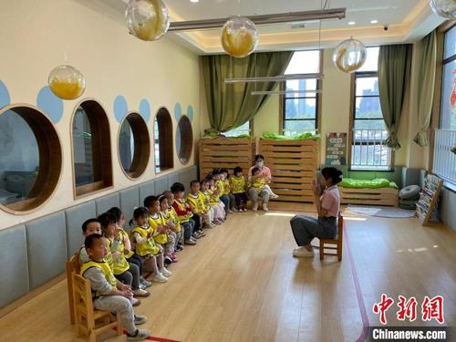 中国侨网图为一托育机构内。 张煜欢 摄