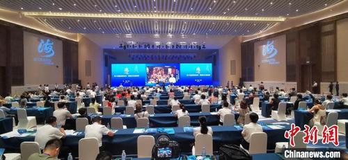 中国侨网7月12日,第十四届海峡论坛·妈祖文化活动周在福建省莆田市湄洲岛举行开幕式。 高吓成 摄