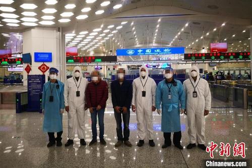 中国侨网广东警方抓获犯罪嫌疑人。 广东省公安厅 供图