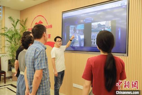中国侨网大余村人大代表联络站一角的电子屏 天荒坪镇人大 供图