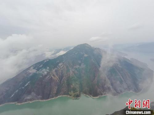 中国侨网图为如梦如幻的夔门风景。　彭国威　摄