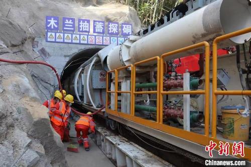 中国侨网仙游木兰抽水蓄能电站主厂房长探硐工程“木兰号”TBM始发仪式。 郑文洁 摄