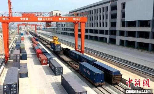 中国侨网广州港首创华南港口运营铁路货场 广州港集团 供图