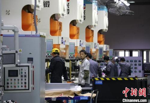 中国侨网浙江某企业内场景。 王逸飞 摄