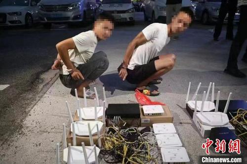 中国侨网被警方抓获的涉案犯罪嫌疑人 陈诗韵 摄
