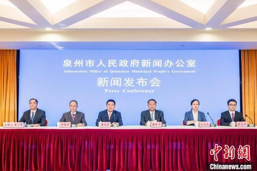 中国侨网11月18日,第八届中国(泉州)海丝国际品牌博览会暨第二届RCEP青年侨商创新创业峰会新闻发布会。 泉州宣传部供图