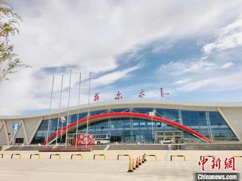 中国侨网图为格尔木机场。(资料图) 孙睿 摄