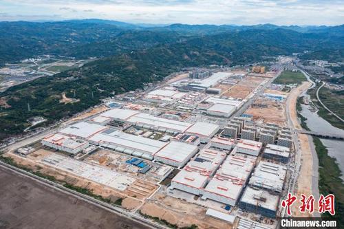 中国侨网资料图为福鼎时代锂离子电池生产基地航拍。 刘超超 摄