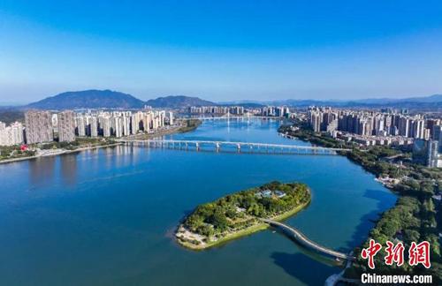 中国侨网清远市一江两岸风光。 江元威 摄