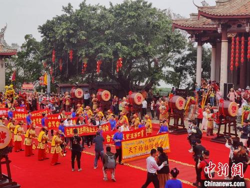 中国侨网福建湄洲岛启动“天下妈祖回娘家”活动 。　叶秋云　摄