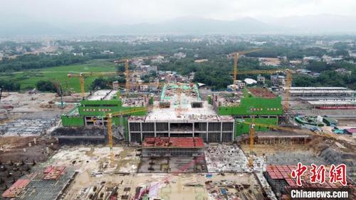 中国侨网图为玉林北站建设现场。 林鹤 摄