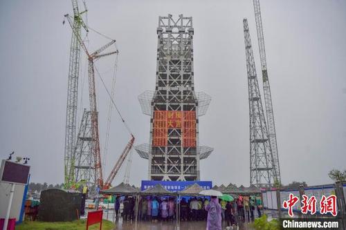 中国侨网5月11日,海南商业航天发射场1号工位举行主体结构封顶仪式。 骆云飞 摄