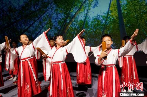 中国侨网《寻竹之旅》汇报演出现场　佛山市城市展览馆 供图