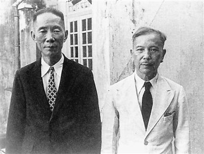陈嘉庚(右)与侯西反。资料图片