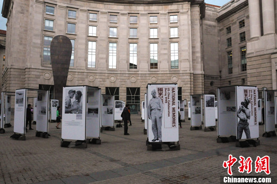 中国侨网图为“国家记忆图片展”在美国首都华盛顿开幕。中新社发 刁海洋 摄