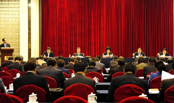 中国侨网1月14日，全国侨办主任会议在北京召开。国务院侨办主任裘援平在会上作了工作报告。中新社发 张勤 摄