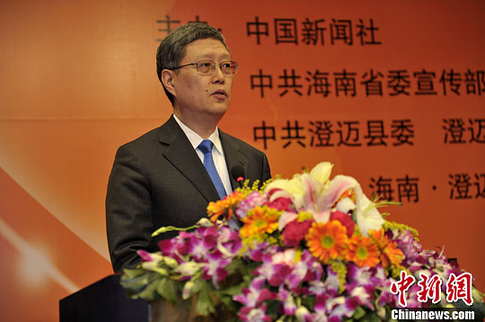 中国侨网图为国务院侨办副主任何亚非发表主旨演讲。中新网记者 骆云飞 摄