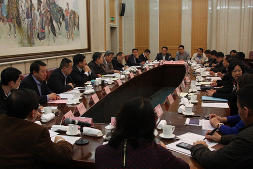 中国侨网国侨办调研组在济南、威海召开两场侨务工作座谈会，图为济南座谈会现场。