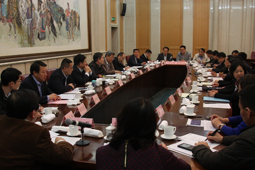 中国侨网国侨办调研组在济南、威海召开两场侨务工作座谈会,图为济南座谈会现场。