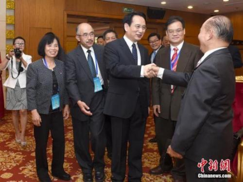 中国侨网5月10日,国务院侨办副主任谭天星在北京会见美国各统促会联合会访问团。中新社记者 张勤 摄