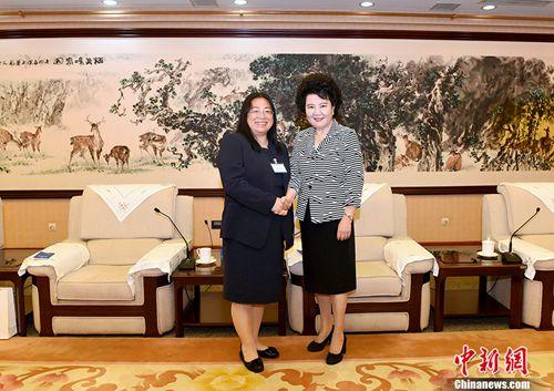 中国侨网7月5日,中国国务院侨办主任裘援平在北京会见旅美中国科学家工程师专业人士协会回国考察团一行。 中新社记者 张勤 摄