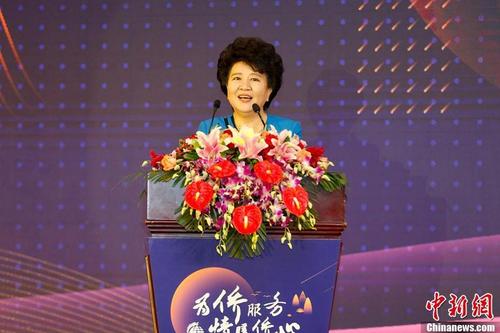 中国侨网9月29日,国务院侨办主任裘援平在专题活动开幕式上致辞。当日,中国国务院侨务办公室、中国海外交流协会在北京举办“为侨服务日”活动,来自83个国家和地区的537位侨界代表及国内相关部门负责人共庆中华人民共和国成立68周年。中新社记者 李慧思 摄