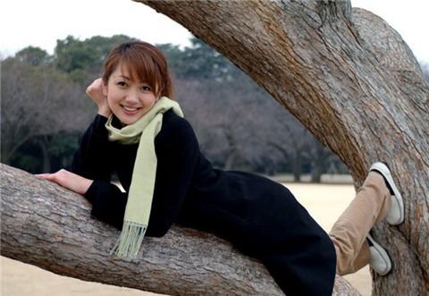 准女首富杨惠妍的发家模式:像卖白菜一样卖房子