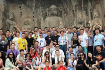 世界华裔杰出青年参访洛阳龙门石窟