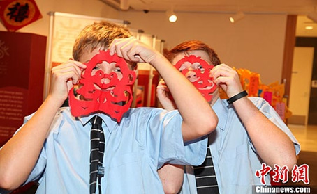 澳大利亚中学生体验“过春节”