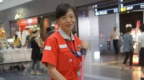 中国大妈在日本扫出最干净机场
