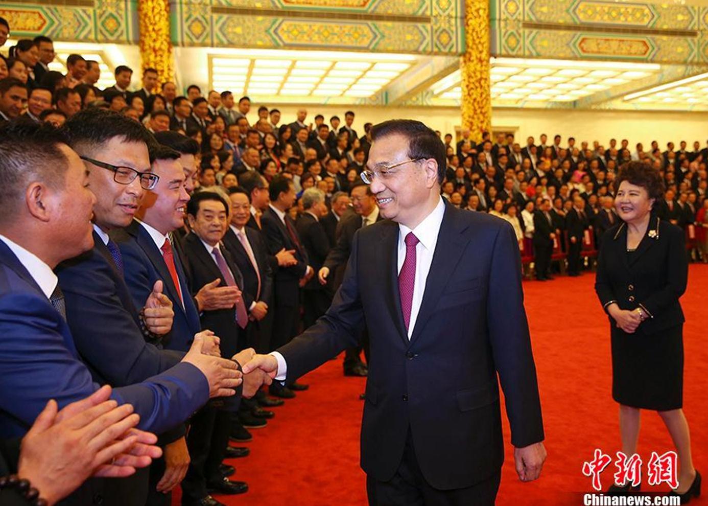 李克强会见第二届世界华侨华人工商大会全体代表