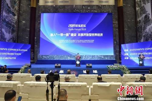 中国侨网2019妥乐论坛在盘州市妥乐村开幕。　贺俊怡　摄