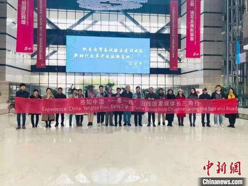 中国侨网“感知中国·‘一带一路’沿线国家媒体长三角行”媒体采访团“感知”苏州。 钟升 摄