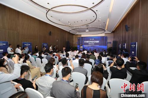 中国侨网图为“一带一路”中新创业创新项目交流会现场。　杨泽胜　摄