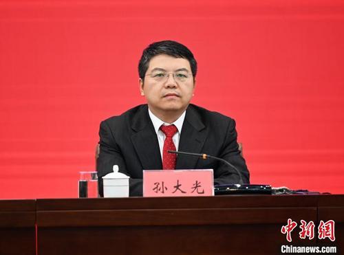 中国侨网南宁市市长孙大光在会上介绍相关情况。 杨志雄 摄
