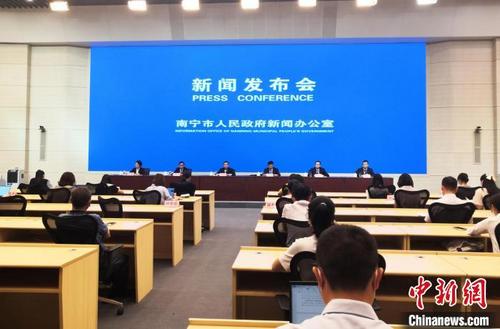 中国侨网8月12日,南宁临空经济示范区建设工作新闻发布会举行。 王柳慧 摄